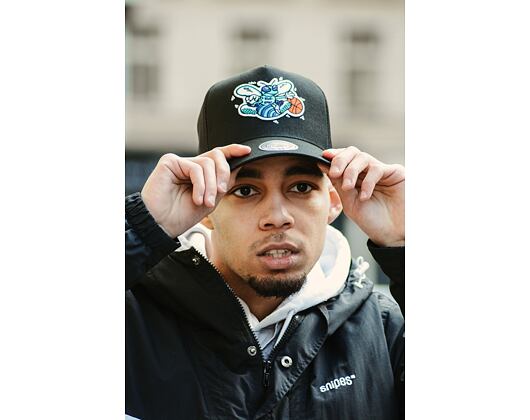 Kšiltovka Mitchell & Ness Charlotte Hornets 602 Team Logo Classic Trucker