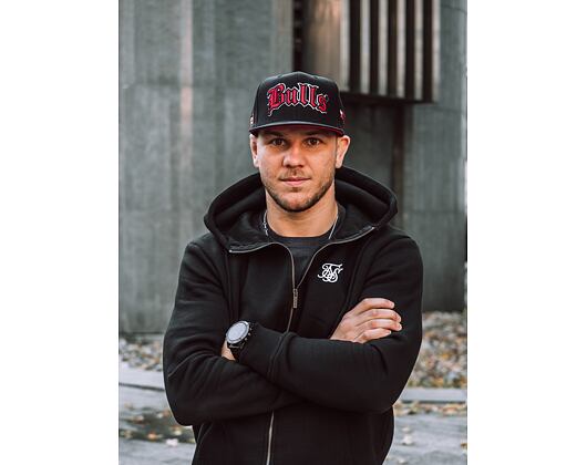 Kšiltovka Mitchell & Ness Old English Faded Snapback Chicago Bulls Black