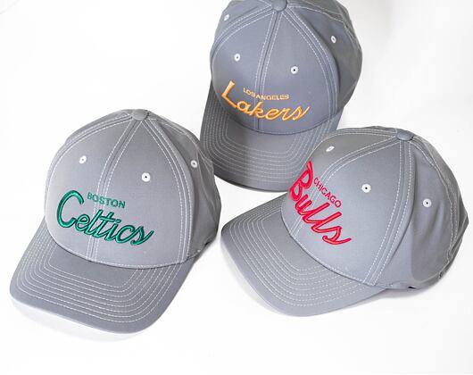 Kšiltovka Mitchell & Ness INTL844 Boston Celtics Reflective Script 110 Snapback