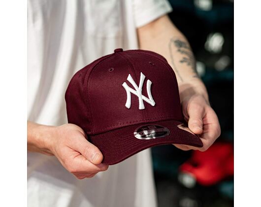 Kšiltovka New Era 9FIFTY Color Essential Stretch-Snap New York Yankees Snapback Maroon / Optic White