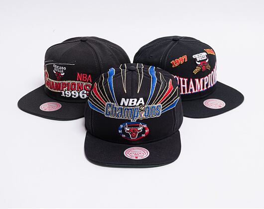 Kšiltovka Mitchell & Ness Chicago Bulls 1998 Champions Velcro Strapback Black