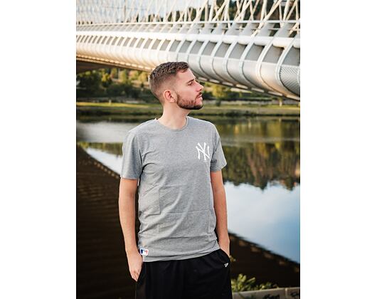 Triko New Era MLB Baseball Graphic Tee New York Yankees Light Grey Heather