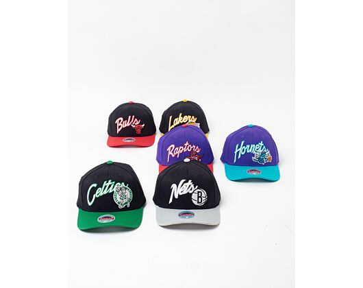 Kšiltovka Mitchell & Ness Chicago Bulls Arched Script 2 Tone 110 Snapback Black / Red