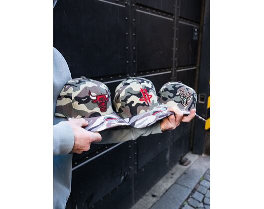 Kšiltovka Mitchell & Ness Chicago Bulls Woodland Desert Stretch Snapback Camo Woodland