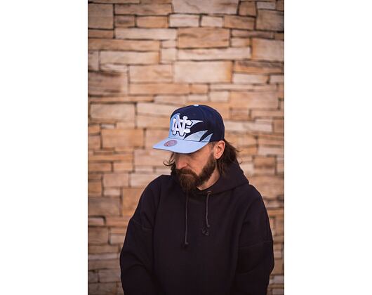 Kšiltovka Mitchell & Ness Sharktooth Snapback North Carolina Tar Heels Navy/Light Blue