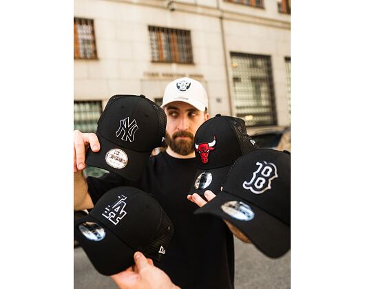 Kšiltovka New Era 9FORTY Trucker NBA Home Field Chicago Bulls Strapback Black