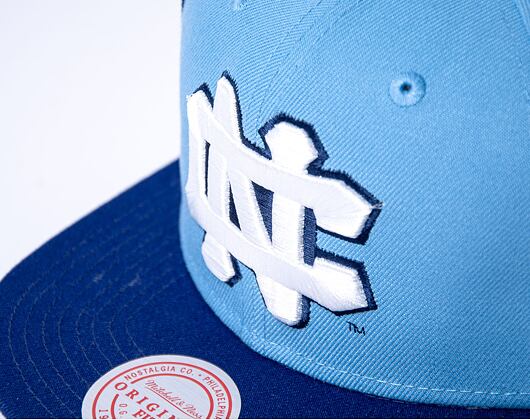 Kšiltovka Mitchell & Ness Jumbotron Snapback University Of North Carolina Navy / Light Blue