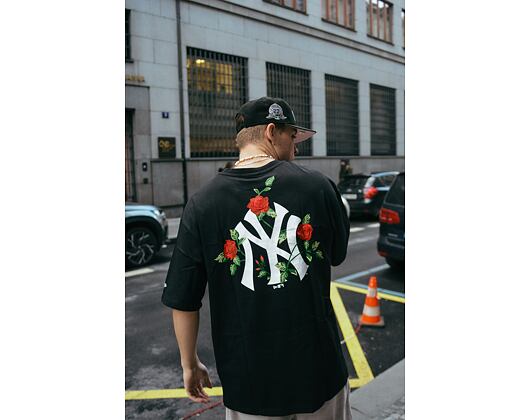 Triko New Era MLB Floral Graphic Flowers Oversized Tee New York Yankees Black / Optic White