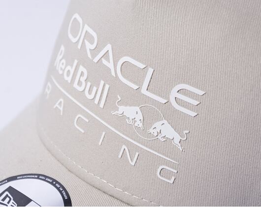 Kšiltovka New Era 9FORTY Seasonal Trucker Redbull F1 Stone Grey / White
