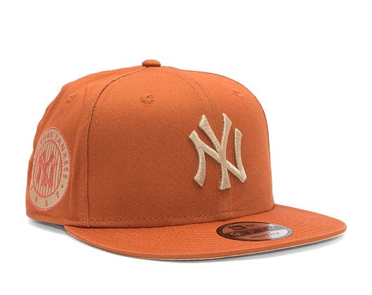 Kšiltovka New Era 9FIFTY MLB Side Patch New York Yankees Redwood / Oat Milk
