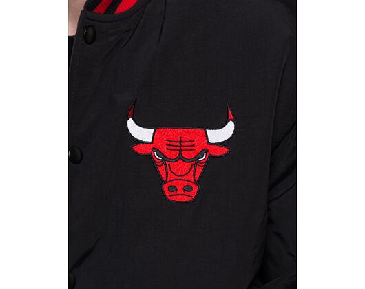 Bunda New Era Script Bomber Chicago Bulls Black / Red