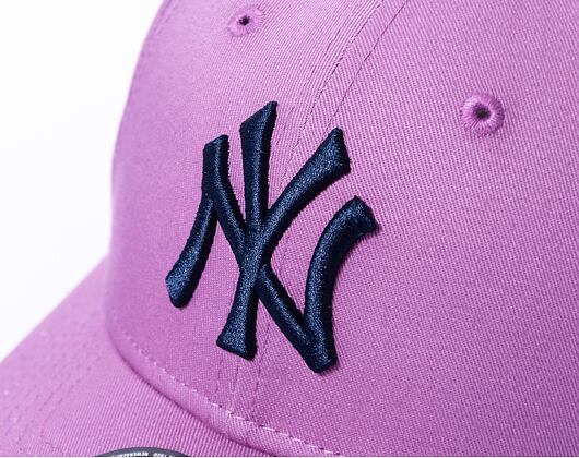 Kšiltovka New Era 9FORTY MLB League Essential New York Yankees Purple Nitro / Navy