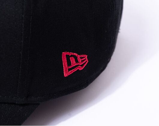 Kšiltovka New Era 9FORTY MLB Team Outline New York Yankees Black / Litmus Pink