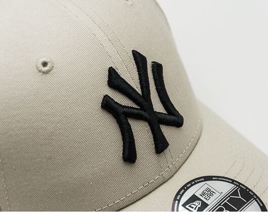 Kšiltovka New Era - MLB Essential 9FORTY - NY Yankees - Stone