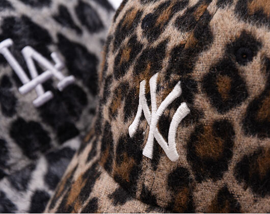 Dámská Kšiltovka New Era - MLB Cosy Animal - Leopard Fleece 9FORTY - NY Yankees - Caramel / Auburn