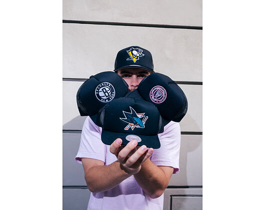 Kšiltovka Mitchell & Ness - Evergreen Trucker - San Jose Sharks - Black