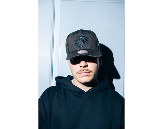 Kšiltovka Mitchell & Ness - NBA Downtown Pro Snapback - Miami Heat - Red