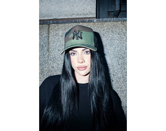 Kšiltovka New Era - MLB Clean Trucker 9FORTY Trucker - NY Yankees - Woodland Camo / Black