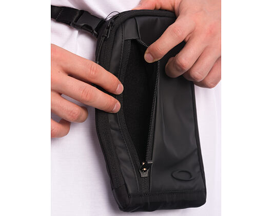 Taška Oakley - Link Shoulder Case - Pitch Black