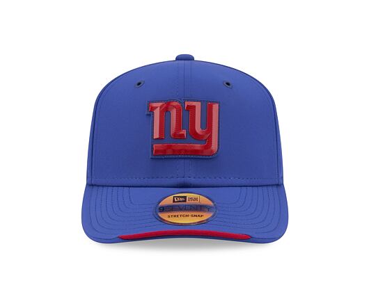 Kšiltovka New Era - NFL 2026 Sideline 9SEVENTY Stretch-Snap - NY Giants - Team Color