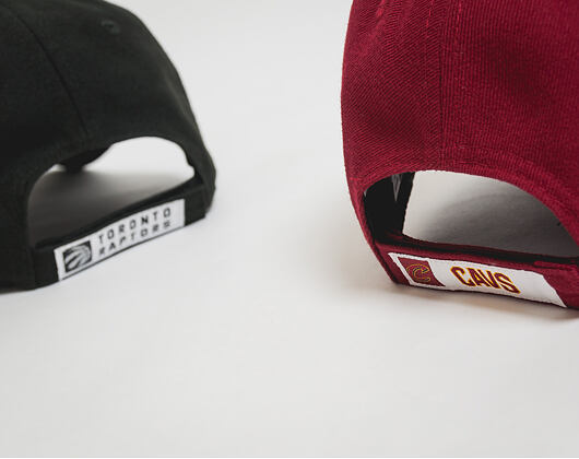 Kšiltovka New Era The League Cleveland Cavaliers Red C Logo 9FORTY Official Team Colors Strapback