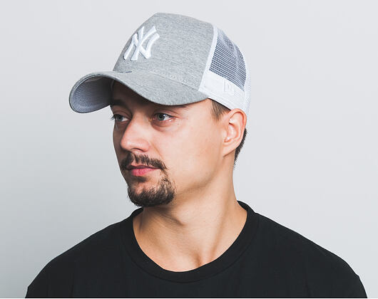 Kšiltovka New Era Essential Trucker New York Yankees 9FORTY Gray/White Snapback