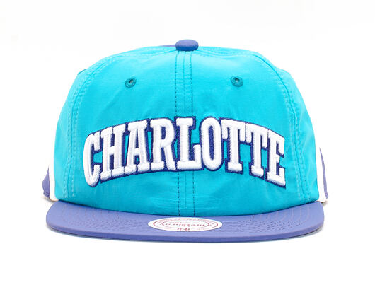 Kšiltovka Mitchell & Ness Charlotte Hornets Anorak Light Blue/Purple Snapback