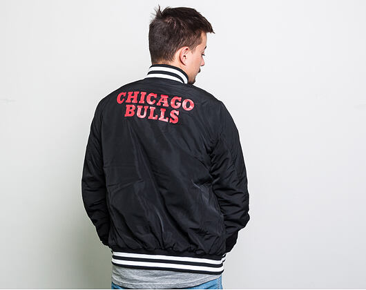 Bunda New Era Chicago Bulls NBA Team Apparel Bomber Black