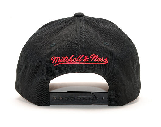 Kšiltovka Mitchell & Ness Chicago Bulls INTL285 2 TONE 110