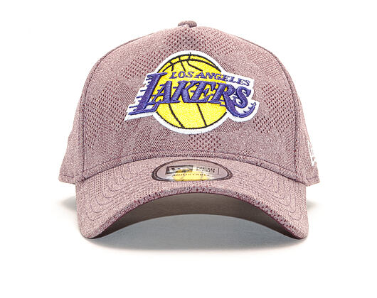 Kšiltovka New Era 9FORTY A-Frame Engineered Plus Los Angeles Lakers Maroon / Team Color Strapback