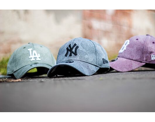Kšiltovka New Era 9FORTY Engineered Plus New York Yankees Black / Black Strapback