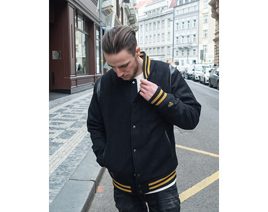 Bunda New Era Heritage Varsity Black