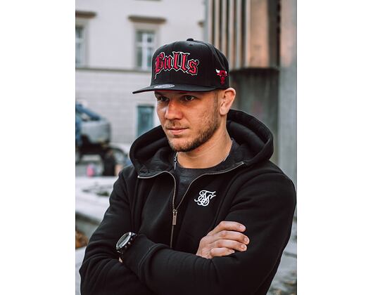 Kšiltovka Mitchell & Ness Old English Faded Snapback Chicago Bulls Black