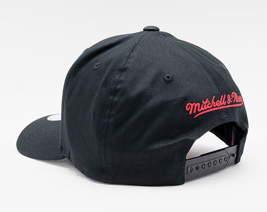 Kšiltovka Mitchell & Ness Chicago Bulls 537 Team Logo High Crown Black