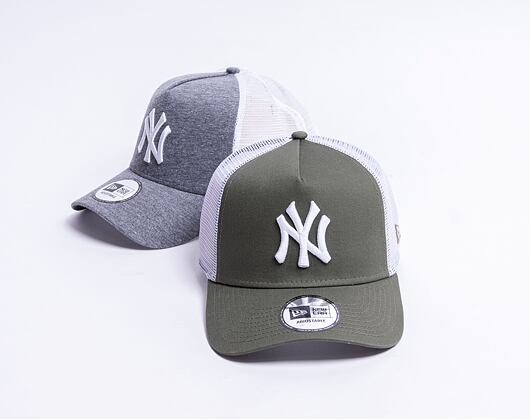 Kšiltovka New Era - MLB Essential 9FORTY Trucker - NY Yankees - New Olive / White