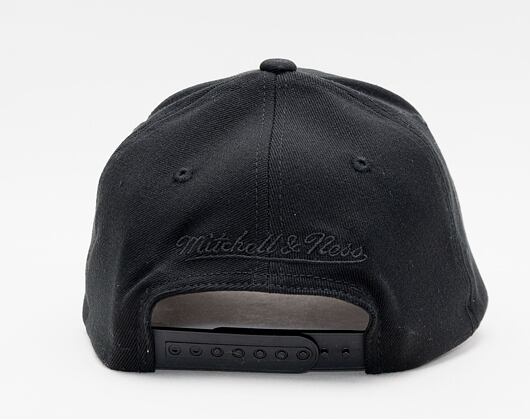 Kšiltovka Mitchell & Ness Chicago Bulls Desert Camo Redline Stretch Snapback Black