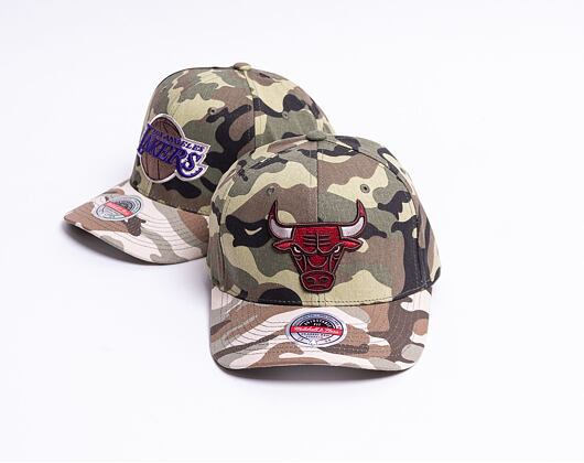 Kšiltovka Mitchell & Ness Chicago Bulls Woodland Desert Stretch Snapback Camo Woodland