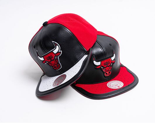 Kšiltovka Mitchell & Ness - Day One Snapback - Chicago Bulls - Black-Red