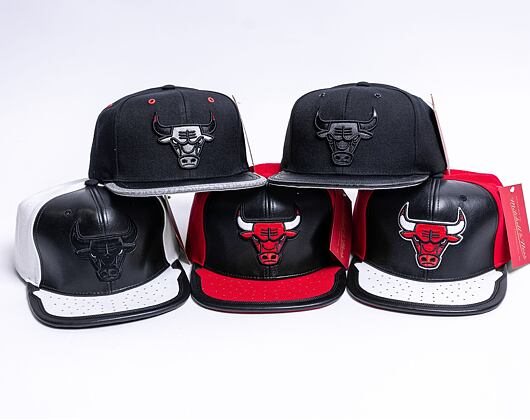 Kšiltovka Mitchell & Ness Day One Snapback Chicago Bulls White / Black