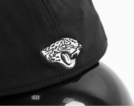 Kšiltovka New Era 39THIRTY NFL22 Sideline Jacksonville Jaguars Black / White