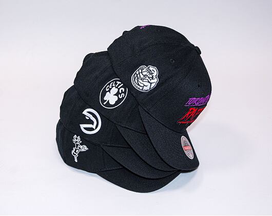Kšiltovka Mitchell & Ness HWC Slap Sticker Classic Red Milwaukee Bucks Black