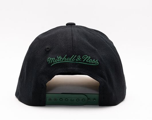 Kšiltovka Mitchell & Ness 8 Bit XL Classic Red Milwaukee Bucks Black