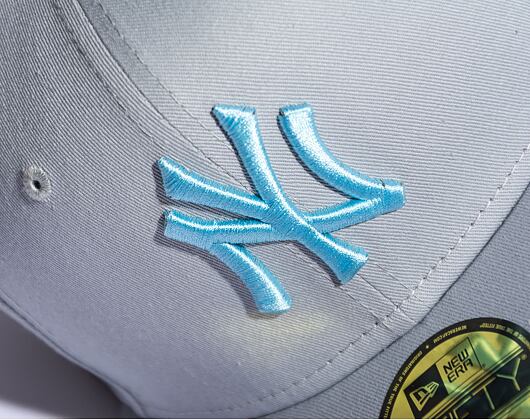 Kšiltovka New Era 59FIFTY MLB League Essential New York Yankees Grey / Pastel Blue