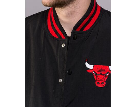 Bunda New Era Script Bomber Chicago Bulls Black / Red