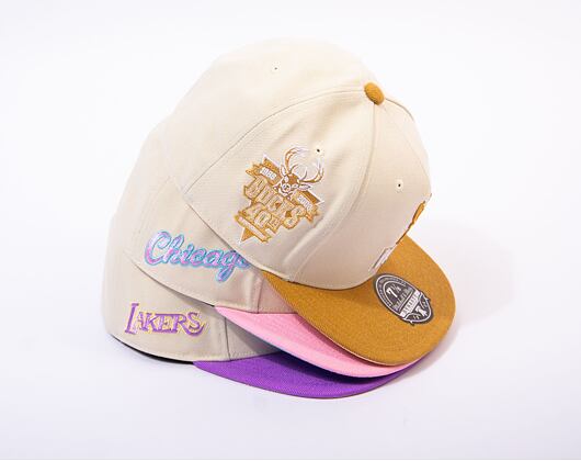 Kšiltovka Mitchell & Ness NBA Milwaukee Bucks Sandman Fitted HWC off white