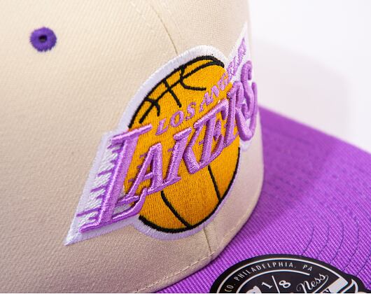 Kšiltovka Mitchell & Ness NBA Los Angeles Lakers Hop On Fitted off white