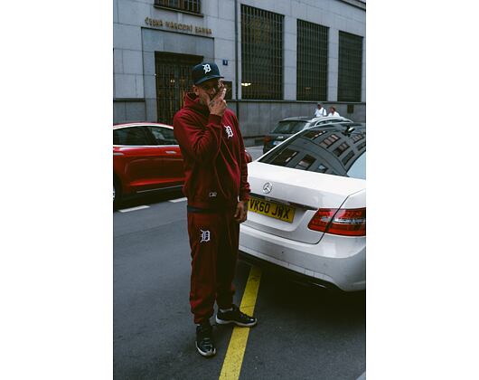 Tepláky New Era League Essentials Joggers Detroit Tigers Cardinal / Optic White