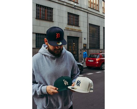 Kšiltovka New Era 59FIFTY MLB League Essential Los Angeles Dodgers Dark Green / Stone