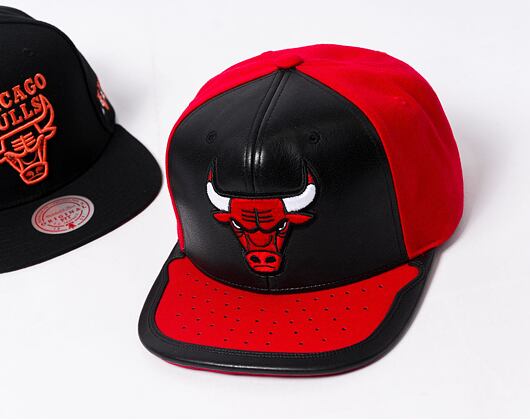 Kšiltovka Mitchell & Ness - Day One Snapback - Chicago Bulls - Black-Red