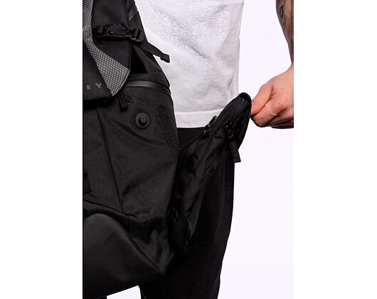 Batoh Oakley - Latitude Flex Pack - Blackout